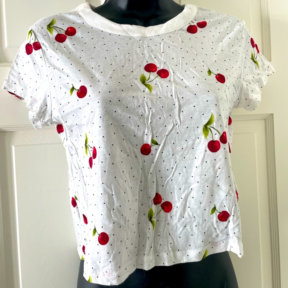 Forever 21 cherries cropped t-shirt like new.